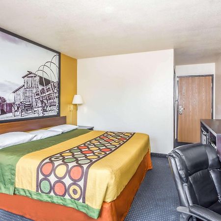 Super 8 by Wyndham Mesa Gilbert Hotel Bagian luar foto