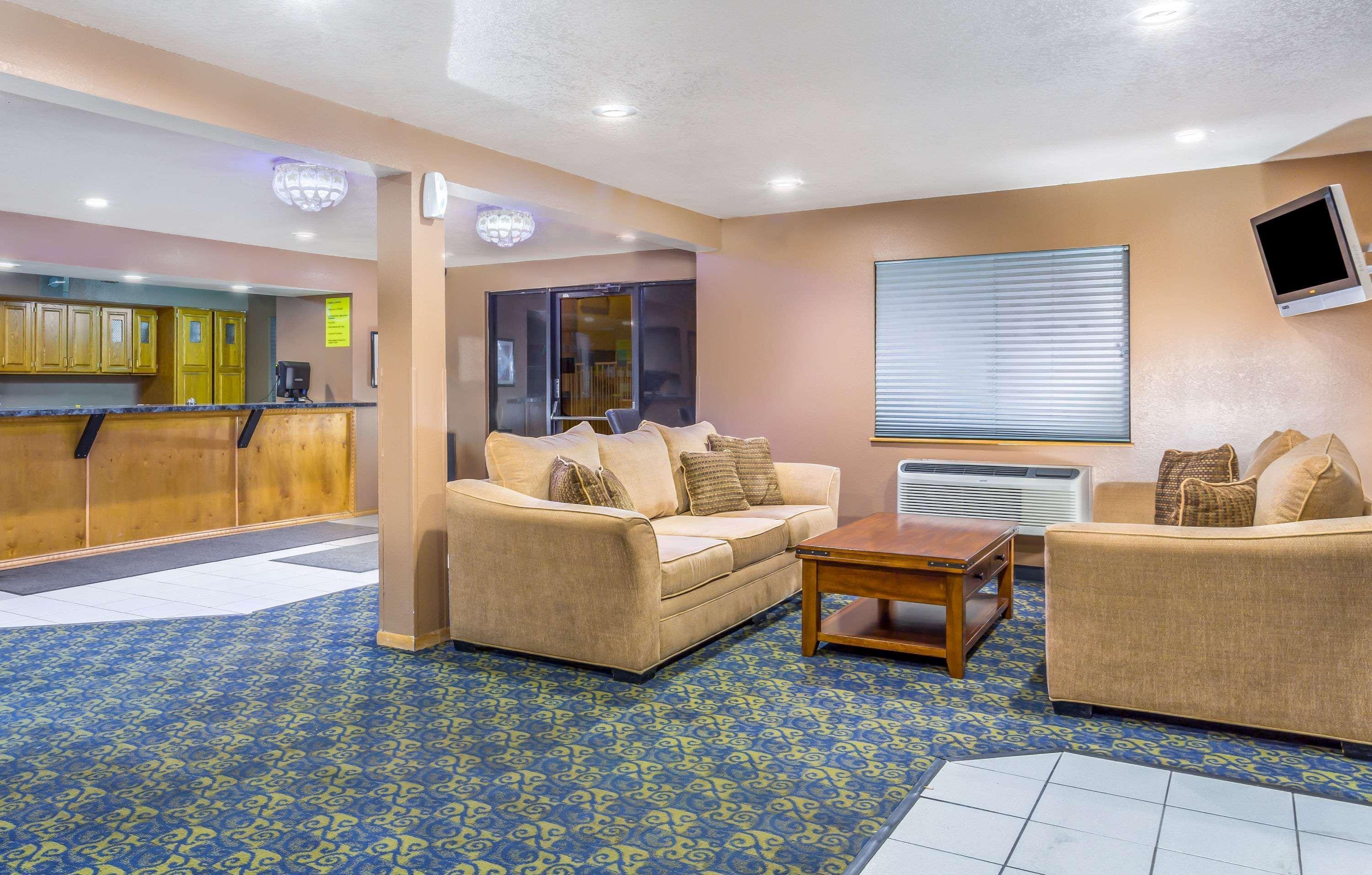Super 8 by Wyndham Mesa Gilbert Hotel Bagian luar foto