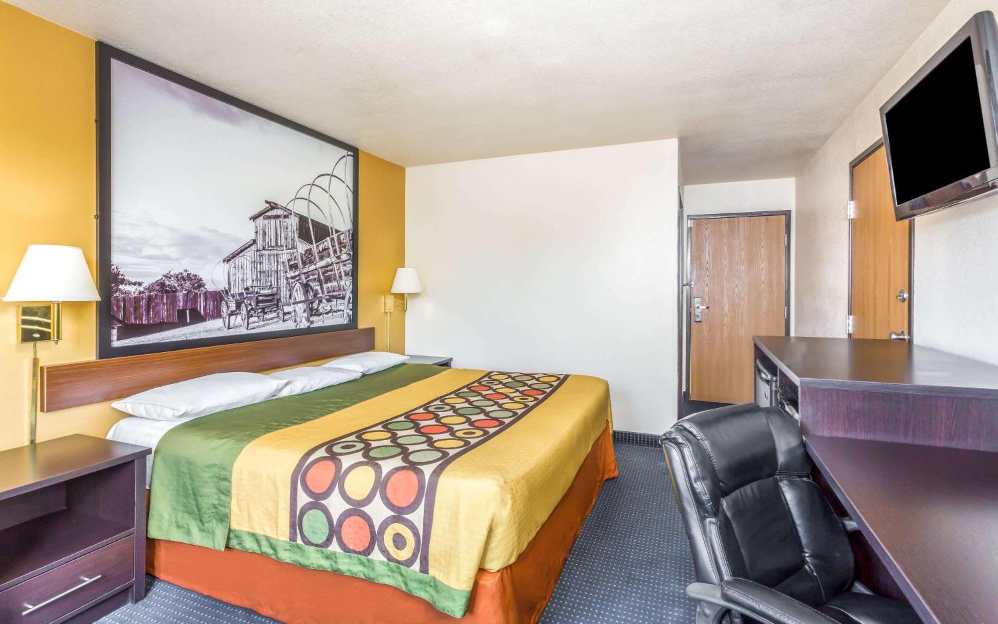 Super 8 by Wyndham Mesa Gilbert Hotel Bagian luar foto