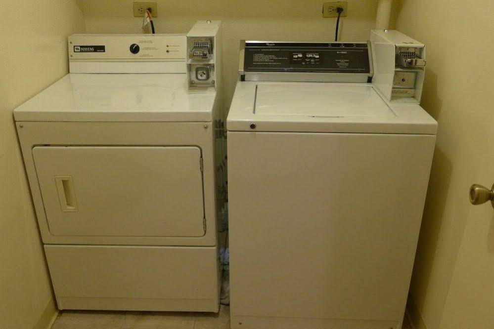 Super 8 by Wyndham Mesa Gilbert Hotel Bagian luar foto