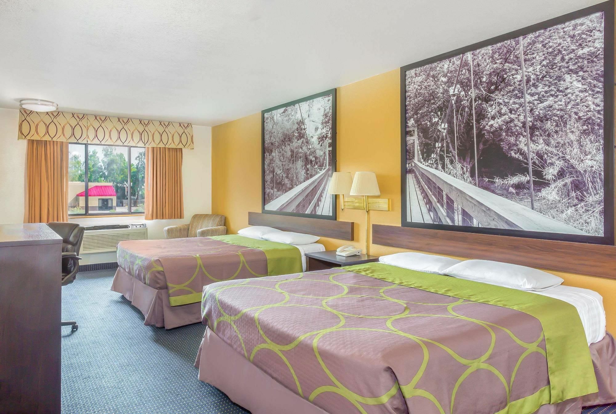 Super 8 by Wyndham Mesa Gilbert Hotel Bagian luar foto